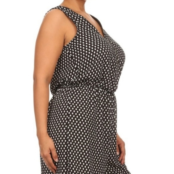 Plus Size Sleeveless Shorts Romper Black Jumpsuit - Picture 3 of 5